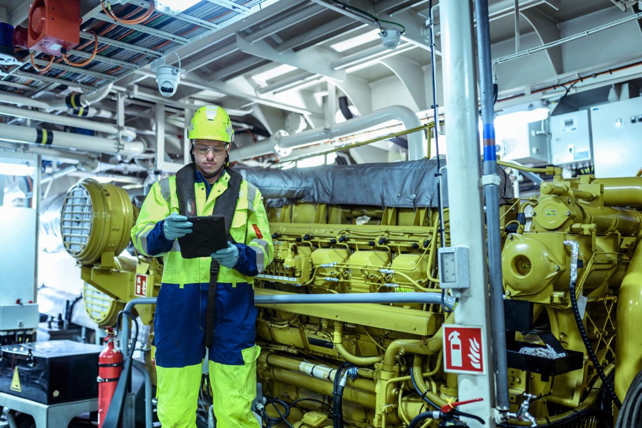 Monitor equipment and vessel condition